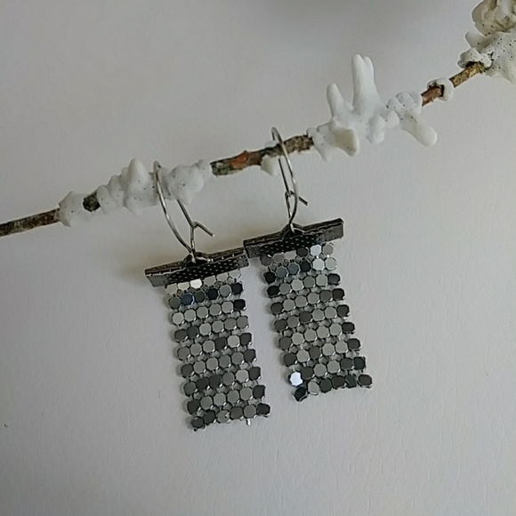 SOLD Light Gunmetal Minimalist Chainmail Earring - Picture 4 of 8